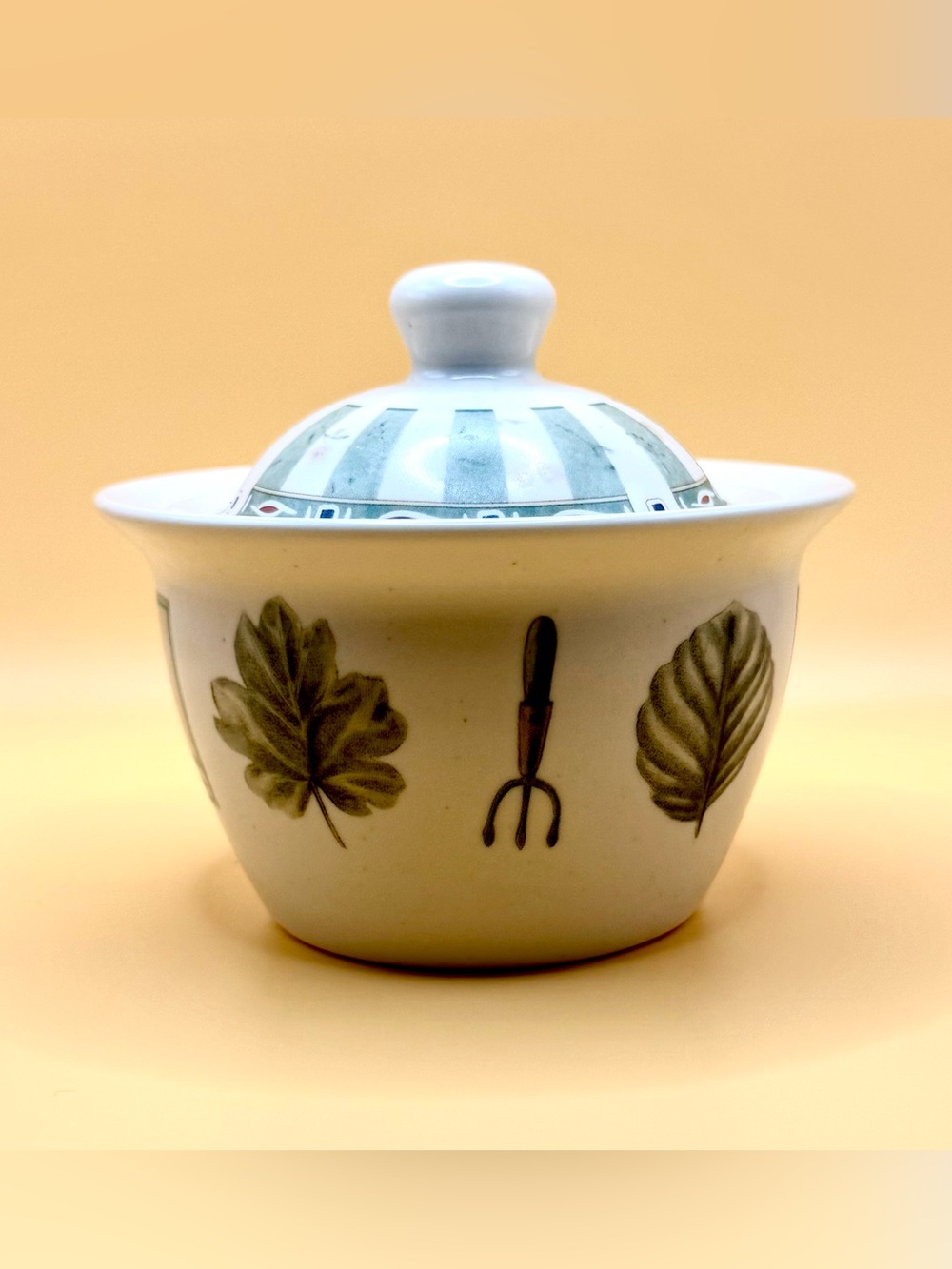 Pflaltzgraff Naturewood Portfolio Sugar Bowl with lid.